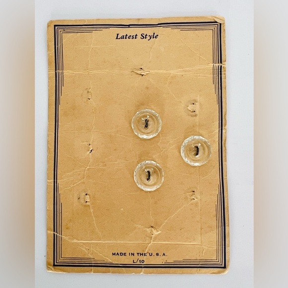 Vintage  “Latest Style” L/10 Clear buttons on original card 3 Cards 21 Buttons - Picture 4 of 9